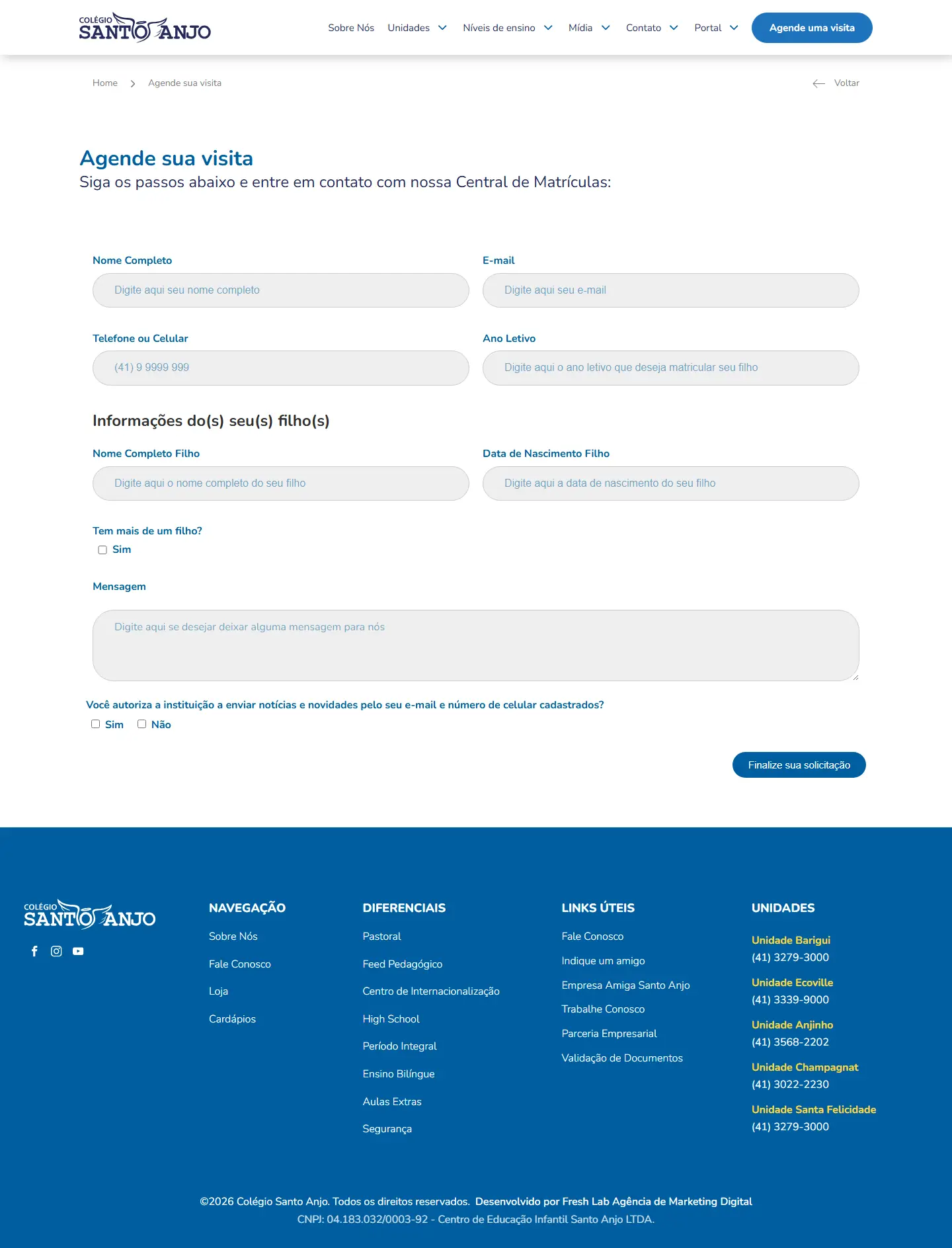 Página Agende sua visita do site do Colégio Santo Anjo, com o formulário da Central de Matrículas, no computador